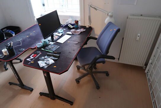 El. hæve/sænke skrivebord samt kontorstol 