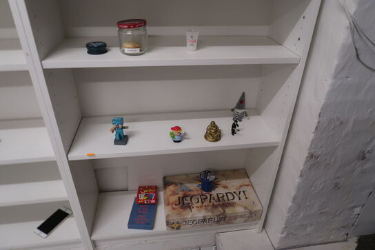 3 stk. reoler med indhold