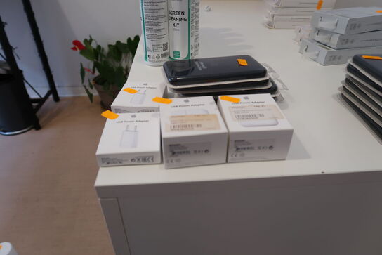 5 stk. covers samt 4 stk. strømadaptere