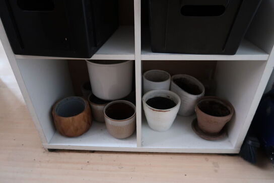 Køleskab, skuffemodul samt reol med indhold