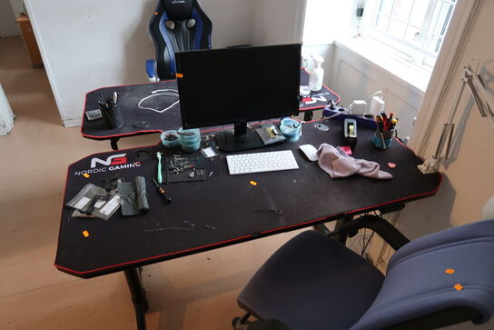 El. hæve/sænke skrivebord samt kontorstol 