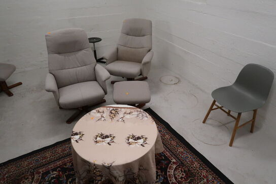 2 stk. lænestole, stol, bord samt madraser 