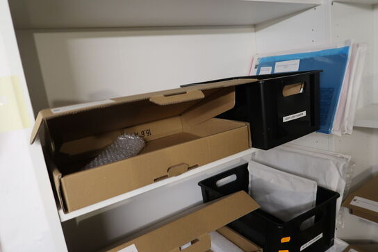 4 stk. reoler med indhold