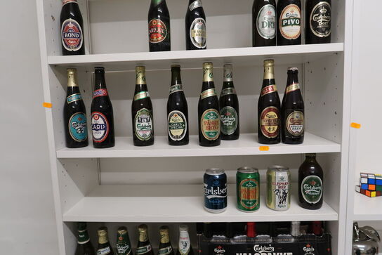 3 stk. reoler med indhold