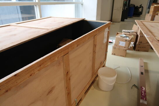 Transportkasse med indhold