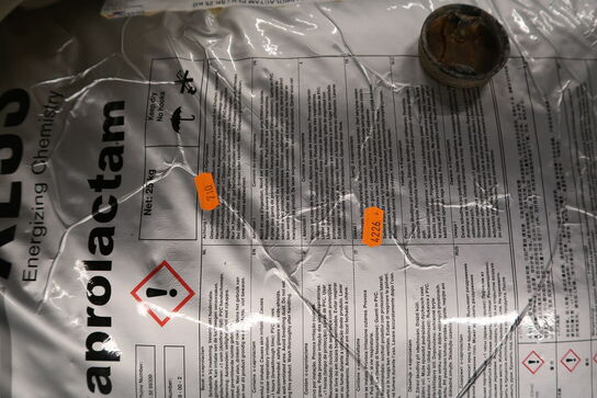 2 stk. palletank med indhold m.m.