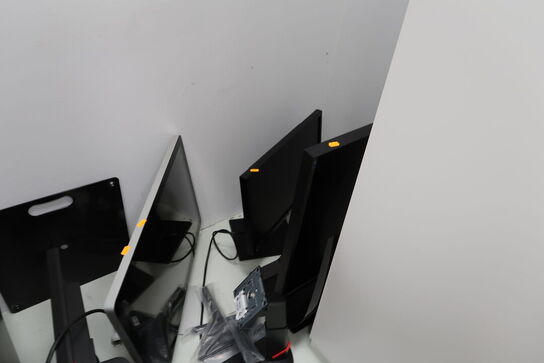 Div. elektronik (computere og telefoner medfølger ikke, samt noget af indholdet ovenpå skabet er tomt)