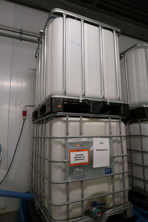 2 stk. palletanke med indhold, samt pumpesystem DENIOS