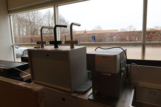 Udstillingskøkken med div. Armaturer m.m.