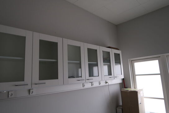 Overskabe med indhold