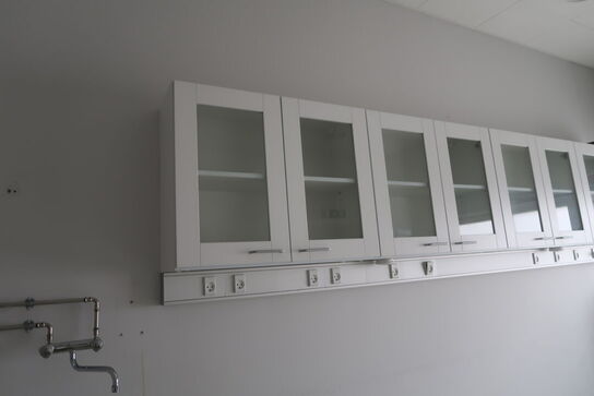 Overskabe med indhold