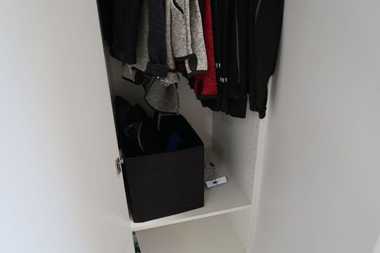 6 stk. skabe front og bagside med indhold