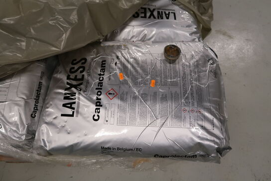 2 stk. palletank med indhold m.m.