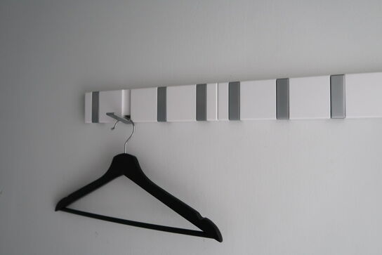 Knagerække samt spejl