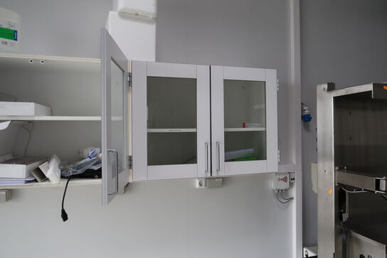 Overskabe med indhold