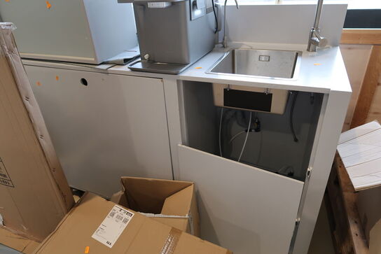 Udstillingskøkken med div. Armaturer m.m.