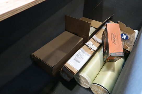 Transportkasse med indhold