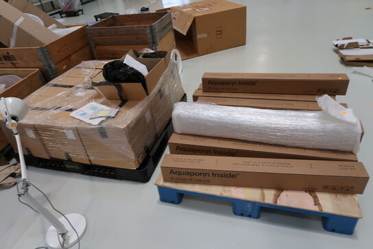 2 stk. paller med varelager AQUAPORIN