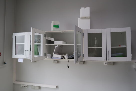 Overskabe med indhold