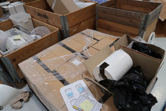 2 stk. paller med varelager AQUAPORIN