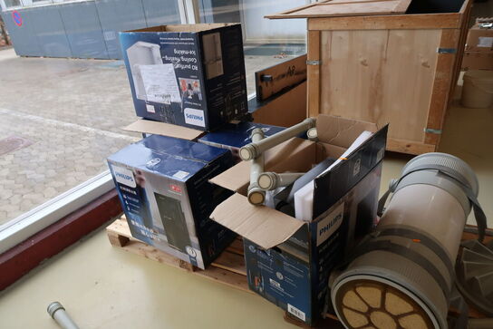 2 stk. paller med indhold