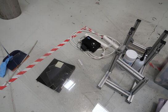 Div. Papkasser, plastikkasser med indhold m.m.