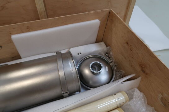 Transportkasse med tank m.m.