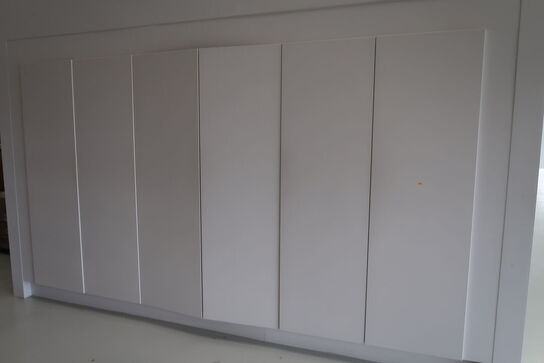 6 stk. skabe front og bagside med indhold