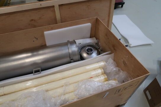 Transportkasse med tank m.m.