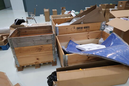 3 stk. paller med pallerammer med indhold