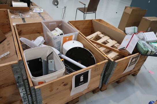 2 stk. paller med palle med indhold