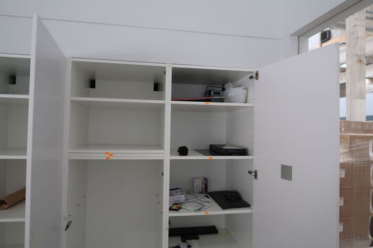 6 stk. skabe front og bagside med indhold