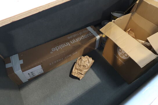 Transportkasse med indhold