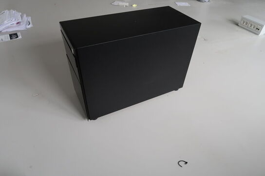 2 stk. whiteboards samt skuffemodul