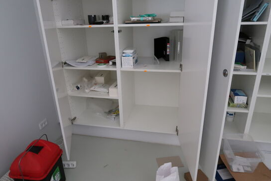 6 stk. skabe front og bagside med indhold