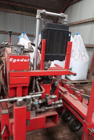 Bedrenser EGEDAL 21043 inkl. hydraulisk redskabsramme (Se vedhæftede faktura)