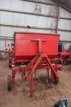 Rækkegødningsmaskine EGEDAL (Se vedhæftede faktura)