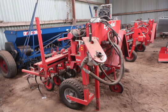 Bedrenser EGEDAL 21043 inkl. hydraulisk redskabsramme (Se vedhæftede faktura)