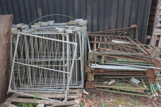 Diverse stativer / potter