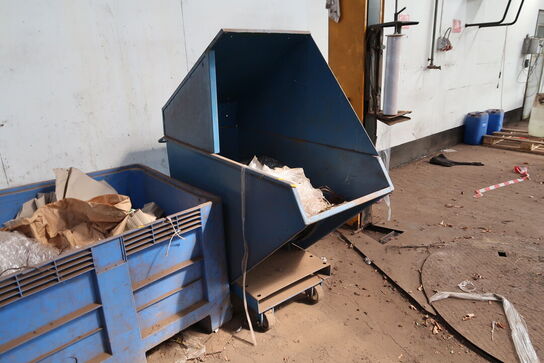 Affaldscontainer samt pallekasse