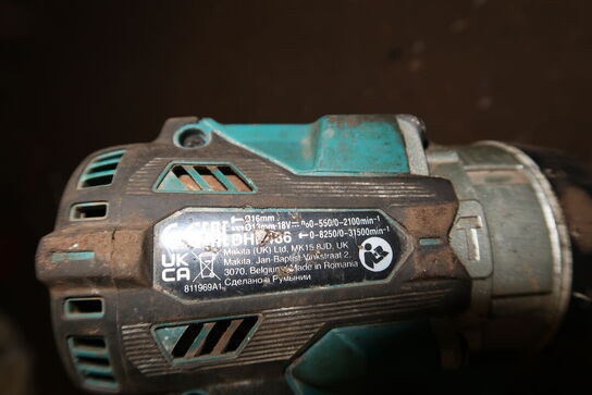 2 stk. akku håndværktøj MAKITA DGA506, DHH486 med 2 stk. batterier og lader