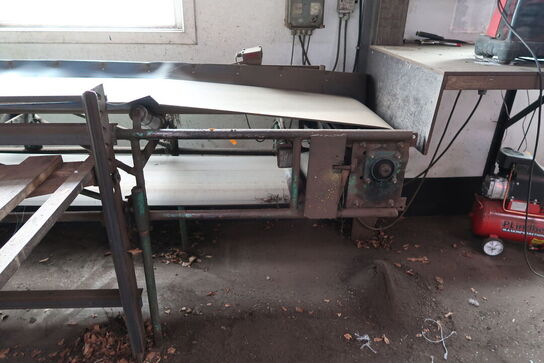 Transportbånd med div. Arbejdsborde