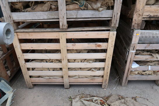 6 stk. paller med stofsække