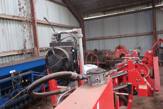 Bedrenser EGEDAL 21043 inkl. hydraulisk redskabsramme (Se vedhæftede faktura)