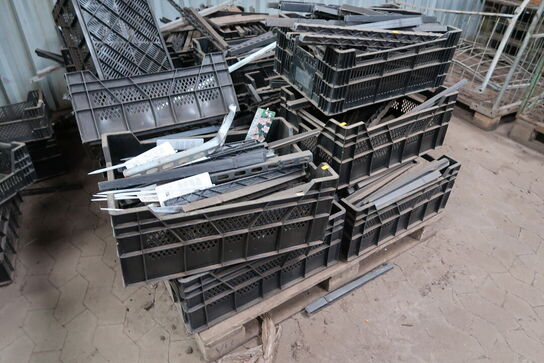 Div. Plastikkasser med indhold