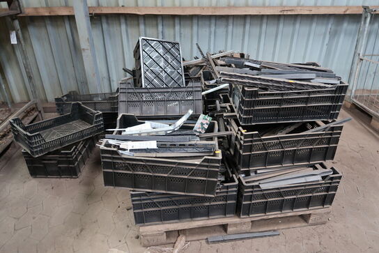 Div. Plastikkasser med indhold