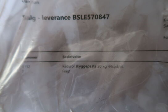 Palle med 8 spande skyggepasta 20Kg