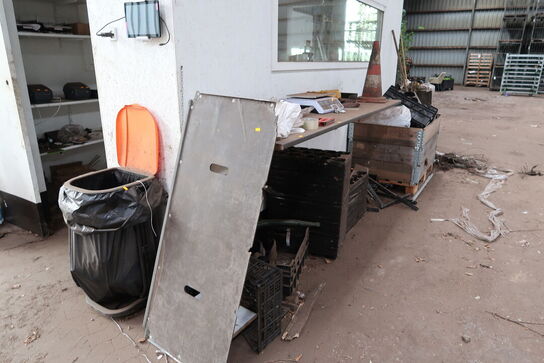 Skraldespand, palle med pallerammer m.m.