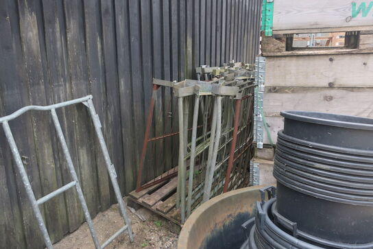 Diverse stativer / potter