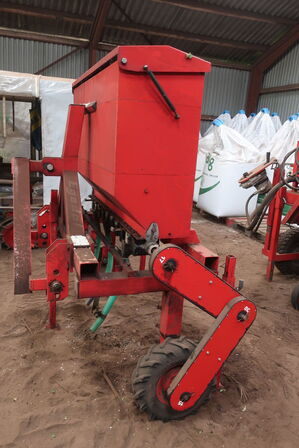 Rækkegødningsmaskine EGEDAL (Se vedhæftede faktura)